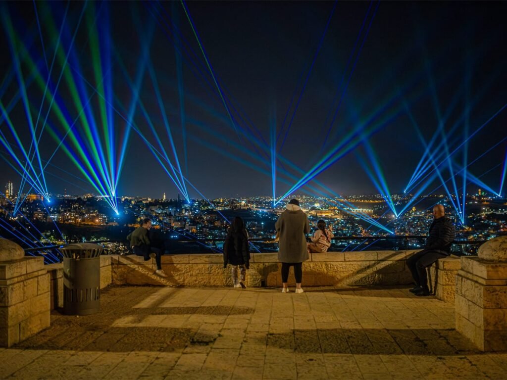  El cielo de Jerusalén se iluminó con un espectáculo de luces láser y colores 